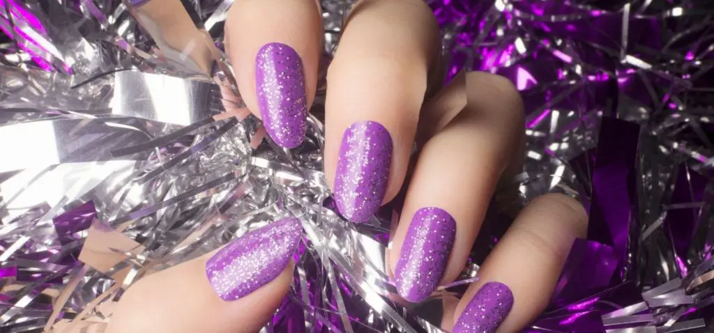 glitter to your nails